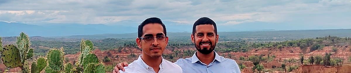 Michael y Jalinson Vargas Barrios, fundadores de BARVAZ, en el Desierto de la Tatacoa, Colombia